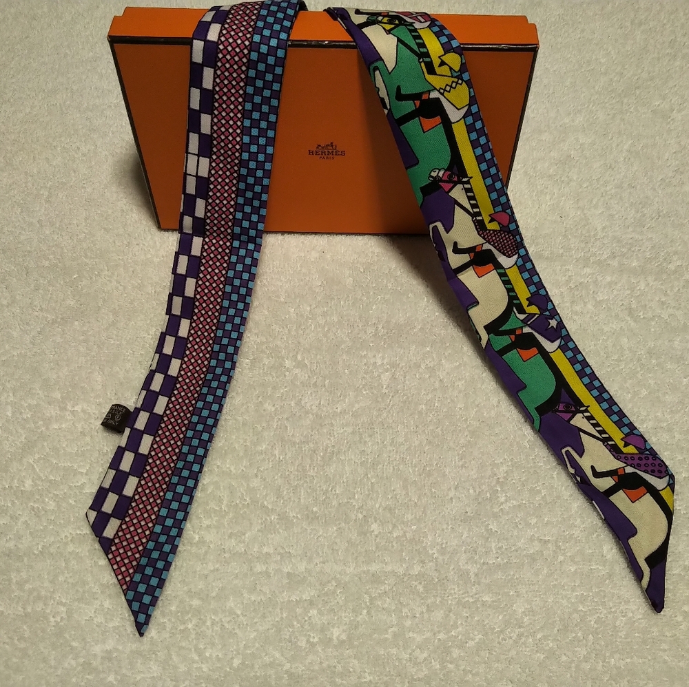 BRAND NEW Authentic Hermes Twilly Scarf - Picture 4 of 4